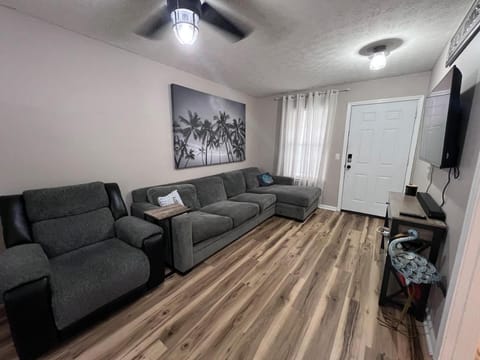 First Cast Apartment in Upper Grand Lagoon