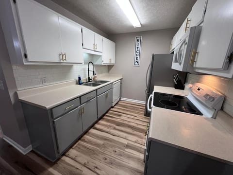 First Cast Apartment in Upper Grand Lagoon