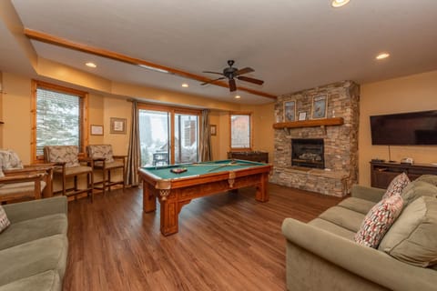 Cedar Chateau by Railey Vacations House in McHenry