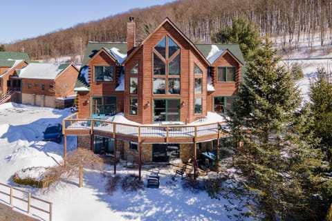 Cedar Chateau by Railey Vacations House in McHenry