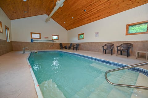 Cedar Chateau by Railey Vacations House in McHenry