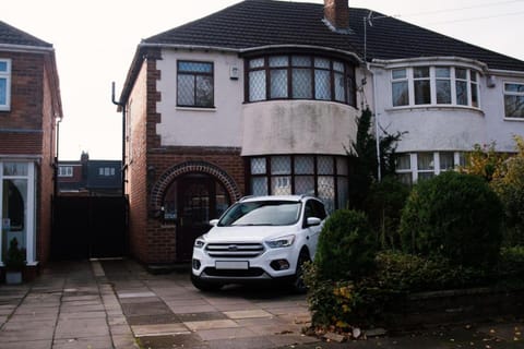 Property building, Day, Neighbourhood, Street view, Parking