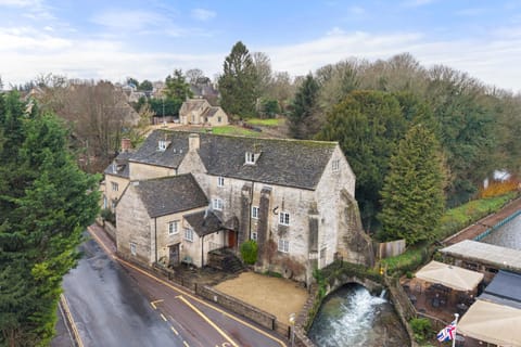 Property building, Nearby landmark, Bird's eye view
