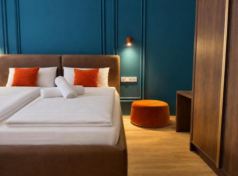 Bed, towels