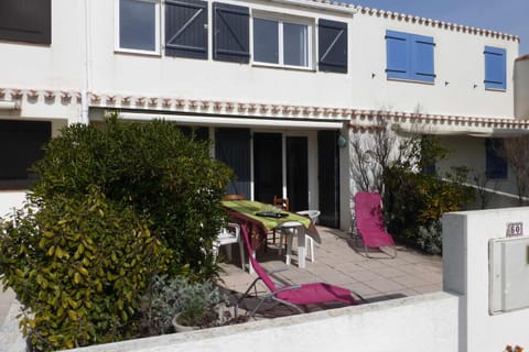 Patio, Facade/entrance
