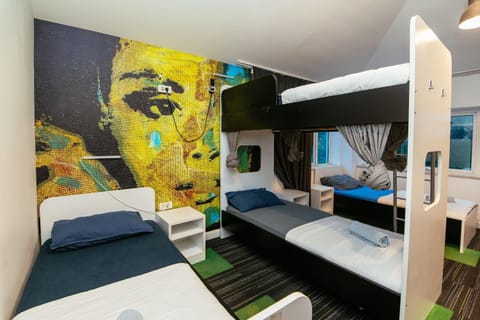 Bedroom, bunk bed