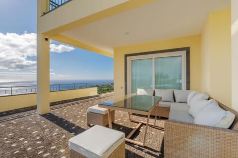 Patio, Day, Natural landscape, View (from property/room), Balcony/Terrace, Living room, Seating area, Sea view, sunbed