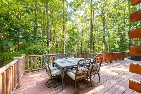 Dancing Bears Retreat House in Deep Creek Lake