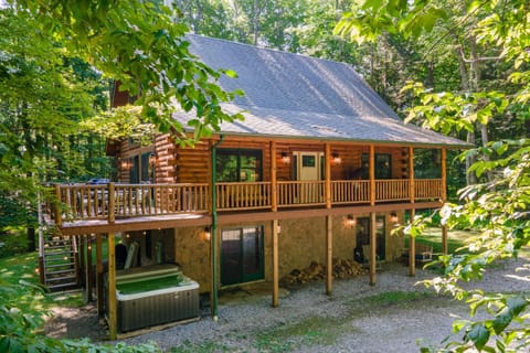 Dancing Bears Retreat House in Deep Creek Lake