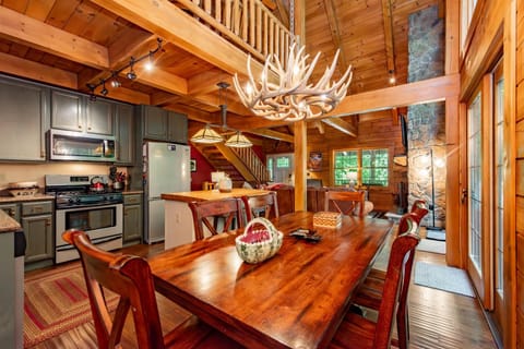 Dancing Bears Retreat House in Deep Creek Lake