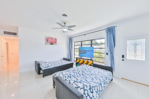 Aventura Ives Family Home House in Ives Estates