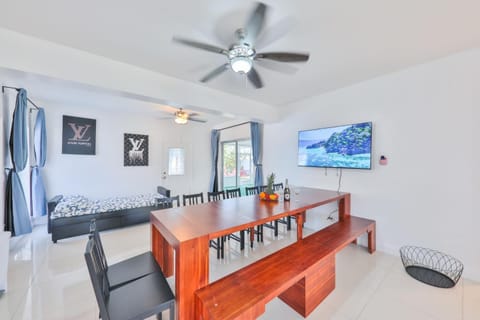 Aventura Ives Family Home House in Ives Estates