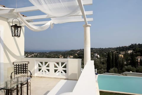 Natural landscape, View (from property/room), Balcony/Terrace, Pool view, Sea view, Swimming pool, sunbed