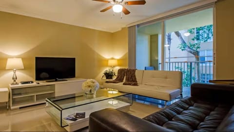 Communal lounge/ TV room, TV and multimedia, Living room, Seating area