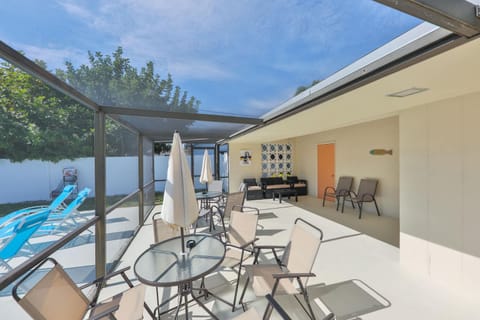 Family Grand Advantage House in Hollywood