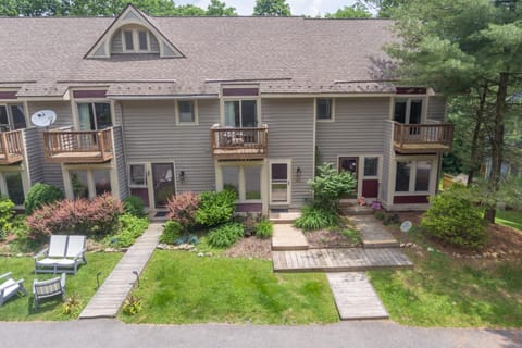 Junos Place by Railey Vacations House in McHenry