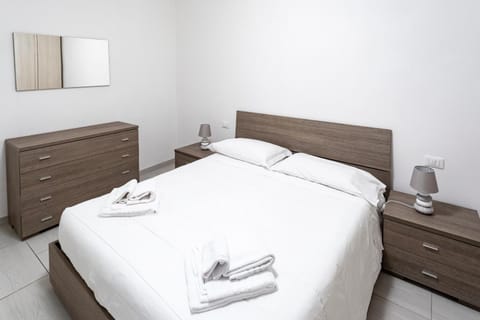 Bed, Bedroom, Quiet street view, wardrobe