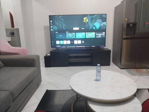 Communal lounge/ TV room, TV and multimedia, Kitchen or kitchenette, Living room, Seating area, Evening entertainment