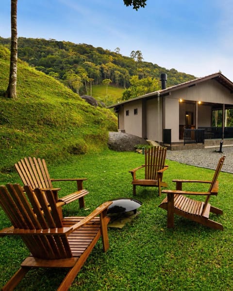 Property building, Spring, Day, Natural landscape, Garden, Garden view, Mountain view, sunbed