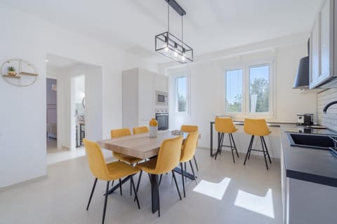 Living room, kitchen