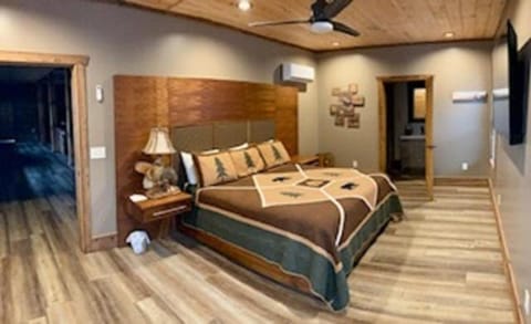 Tellico River Retreat House in Tennessee