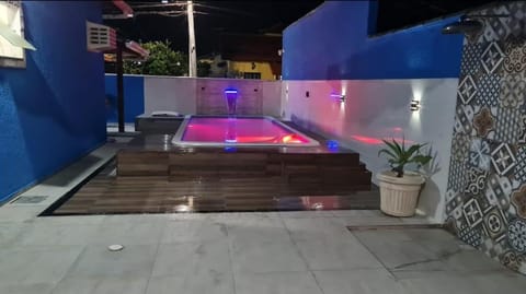Hot Tub, Swimming pool