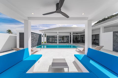 Pool view, Swimming pool, sunbed