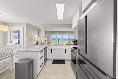 Beach Haven Updated Steps to Beach with Stunning Ocean Views Apartment in Edgewater