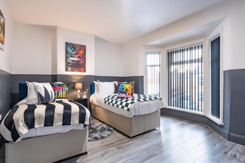 Photo of the whole room, Bedroom