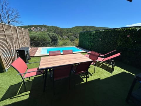 Natural landscape, Garden, Mountain view, Swimming pool, Swimming pool, sunbed