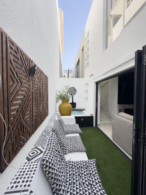 Sunset Oasis 4Bed 3Bath in Sea Point - Hot Tub House in Sea Point