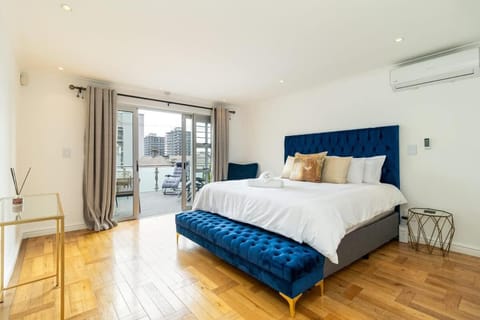 Sunset Oasis 4Bed 3Bath in Sea Point - Hot Tub House in Sea Point