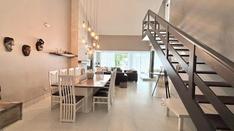 Hidden Gem-3Bed Parking & Pool House in Sea Point