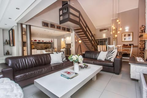 Hidden Gem-3Bed Parking & Pool House in Sea Point