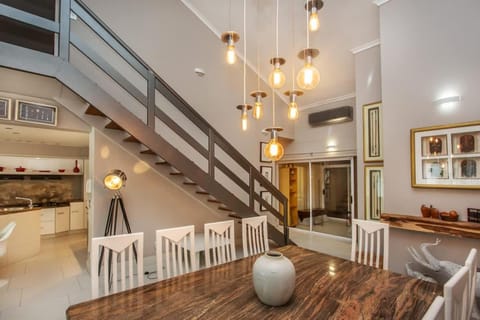 Hidden Gem-3Bed Parking & Pool House in Sea Point