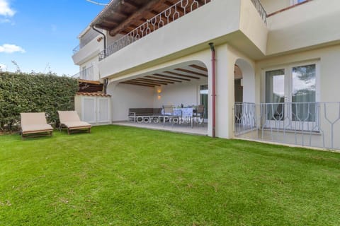 Property building, Patio, Garden, Balcony/Terrace, Garden view