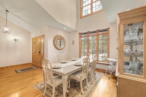 ALPINE ASCENT: Heated Floors Garage Snowmobiling ATV Trails Grand Tetons Jackson Nearby Rivers House in Wyoming