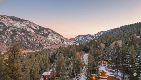 ALPINE ASCENT: Heated Floors Garage Snowmobiling ATV Trails Grand Tetons Jackson Nearby Rivers House in Wyoming