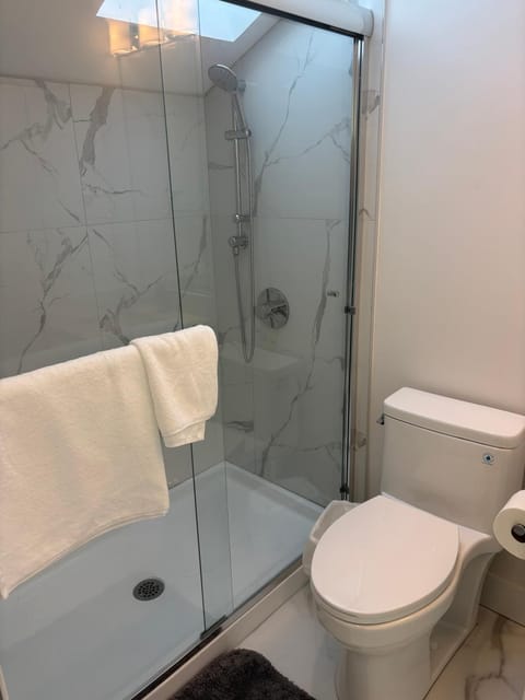 Comfortable Private Room in a Shared Home Bed and Breakfast in Richmond