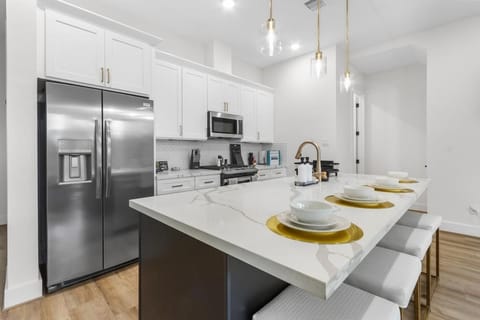 Coffee/tea facilities, dishwasher, oven, pet friendly, stove, toaster