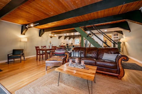 Pop-a-Top Inn House in Deep Creek Lake