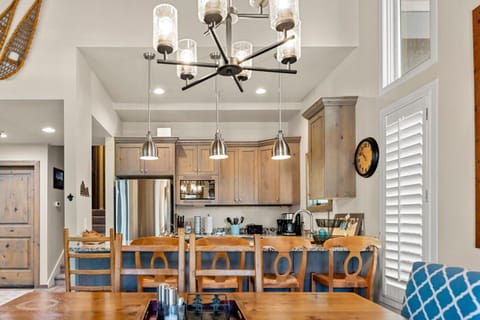 Dining area, kitchen