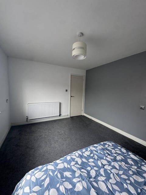 Cozy Room in shared flat 25 minutes away from the city centre Vacation rental in Oldham