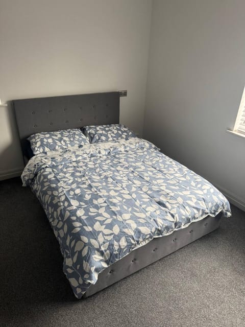 Cozy Room in shared flat 25 minutes away from the city centre Vacation rental in Oldham
