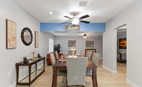 Private King Master Suite Near Hardrock Stadium House in Miami Gardens