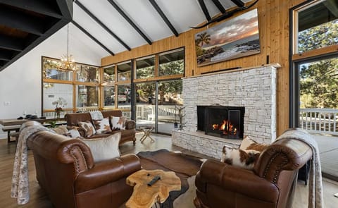 Beautiful Wrightwood Chalet House in Wrightwood