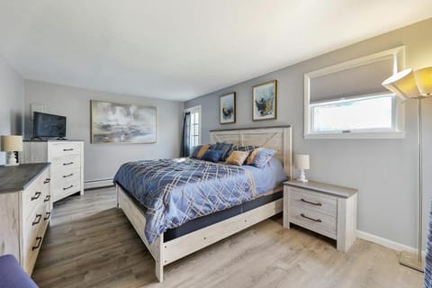 13-Min Jiminy, Fave, Hot Tub, Lg Open LR, Family House in Lanesborough