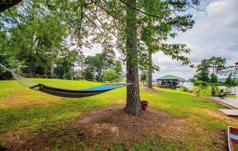 The Blue Heron Lakehouse! Superb 6-BR home Logan Martin Lake in charming Lincoln House in Pell City