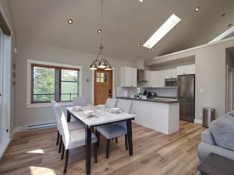 Oceanfront & Amazing Views - Pet Friendly - 2bdrm House in Cowichan Valley