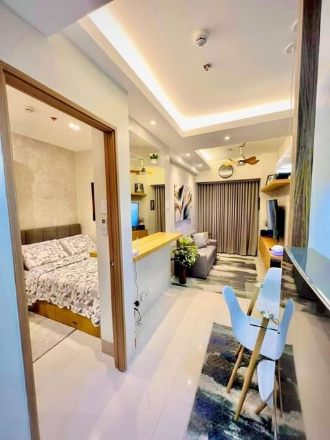 Bed, TV and multimedia, Kitchen or kitchenette, Living room, Photo of the whole room, Seating area, Bedroom